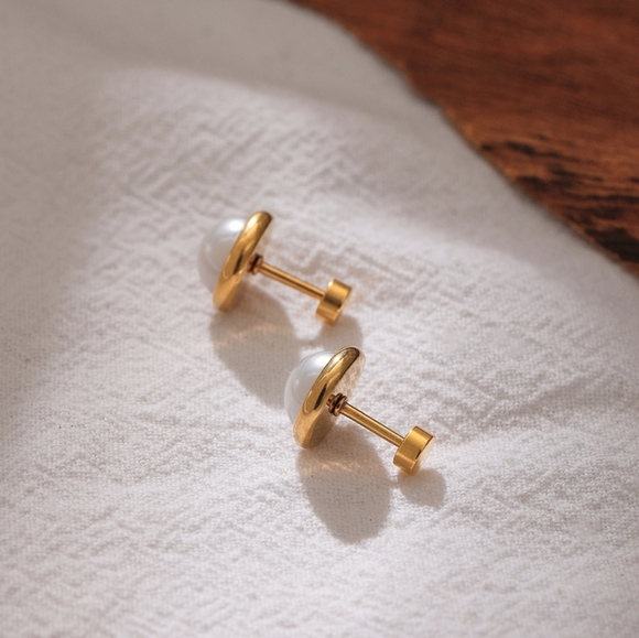 Trendy Screw-Back Pearl Stud Earrings - Picture 3 of 4